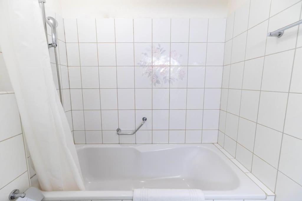 Executive 1 Bedroom Flat, City Center Цюрих Екстериор снимка